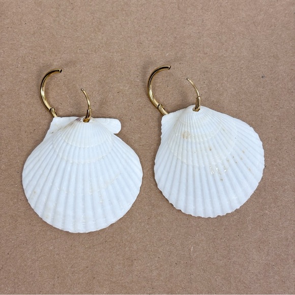 Casa Clara Odette Earring in Ivory Shell - Picture 3 of 7